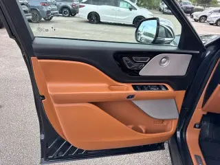 Lincoln Aviator 2020 con transmisión automática de cuatro ruedas, negro etiqueta 4dr SUV