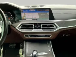 BMW X7 2020 con tracción en las cuatro ruedas M50i, vehículo de actividad deportiva de 4 puertas