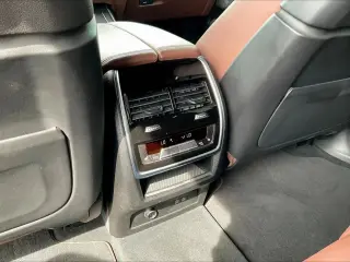BMW X7 2020 con tracción en las cuatro ruedas M50i, vehículo de actividad deportiva de 4 puertas