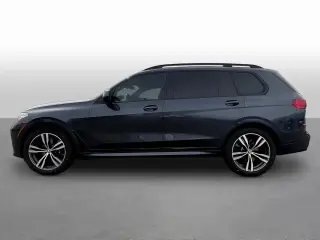 BMW X7 2020 con tracción en las cuatro ruedas M50i, vehículo de actividad deportiva de 4 puertas