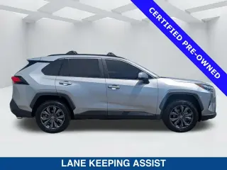Toyota RAV4 Hybrid 2022 con tracción en las cuatro ruedas XLE Premium 4dr SUV