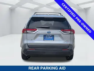 Toyota RAV4 Hybrid 2022 con tracción en las cuatro ruedas XLE Premium 4dr SUV