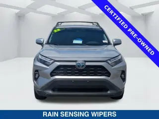 Toyota RAV4 Hybrid 2022 con tracción en las cuatro ruedas XLE Premium 4dr SUV