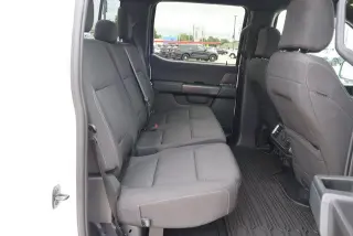 Ford F-150 2024 4x4 XLT 4dr SuperCrew con cabina de 5.5 pies de largo.