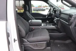 Ford F-150 2024 4x4 XLT 4dr SuperCrew con cabina de 5.5 pies de largo.