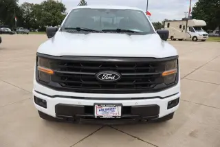 Ford F-150 2024 4x4 XLT 4dr SuperCrew con cabina de 5.5 pies de largo.
