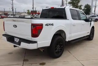 Ford F-150 2024 4x4 XLT 4dr SuperCrew con cabina de 5.5 pies de largo.