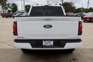 Ford F-150 2024 4x4 XLT 4dr SuperCrew con cabina de 5.5 pies de largo.
