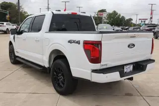 Ford F-150 2024 4x4 XLT 4dr SuperCrew con cabina de 5.5 pies de largo.