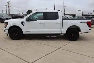 Ford F-150 2024 4x4 XLT 4dr SuperCrew con cabina de 5.5 pies de largo.