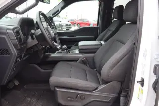 Ford F-150 2024 4x4 XLT 4dr SuperCrew con cabina de 5.5 pies de largo.