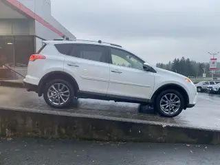 Toyota RAV4 2017 AWD Limited 4dr SUV