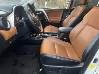 Toyota RAV4 2017 AWD Limited 4dr SUV