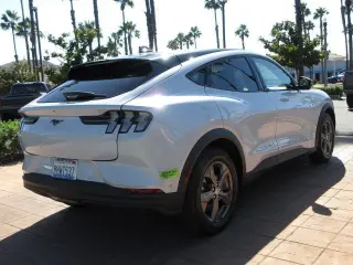 Ford Mustang Mach-E 2023 Select 4dr SUV