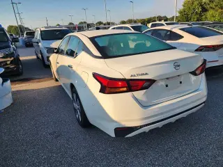 Nissan Altima 2023 2.5 S 4dr Sedán