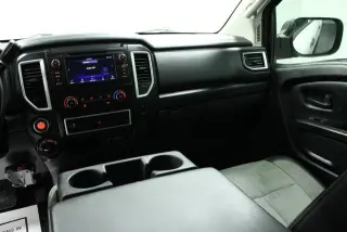 Nissan Titan 2019 4x4 S 4p Cabaña de Tripulante