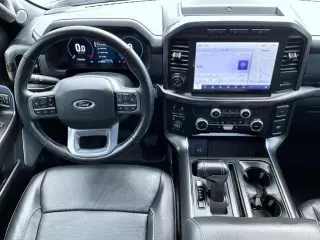 Ford F-150 2023 4x4 Lariat 4dr SuperCrew 5.5 ft. SB
