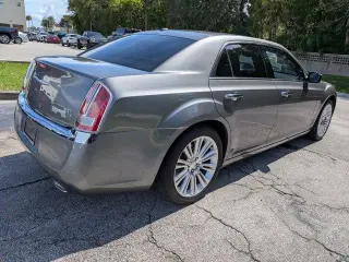 Chrysler 300 2011 C 4dr Sedan
