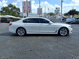 BMW Serie 7 2019 750i 4p Sedan