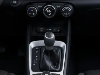 Hyundai VENUE 2026 SEL 4dr Crossover con techo de dos tonos