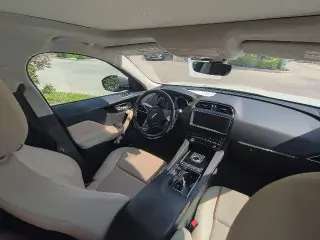 Jaguar F-PACE 2020 tracción en las cuatro ruedas 25t Premium SUV 4p