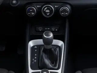 Hyundai VENUE 2026 SEL 4dr Crossover con techo de dos tonos