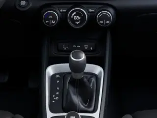 Hyundai VENUE 2026 SEL 4dr Crossover con techo de dos tonos