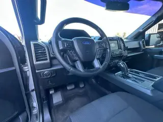 Ford F-150 2017 4x2 XLT 4dr SuperCrew con cabina de 5.5 metros de longitud.
