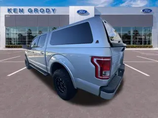Ford F-150 2017 4x2 XLT 4dr SuperCrew con cabina de 5.5 metros de longitud.