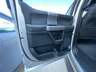 Ford F-150 2017 4x2 XLT 4dr SuperCrew con cabina de 5.5 metros de longitud.