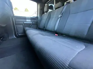 Ford F-150 2017 4x2 XLT 4dr SuperCrew con cabina de 5.5 metros de longitud.