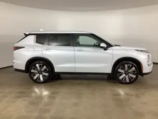 Mitsubishi Outlander 2025 SE 4dr SUV