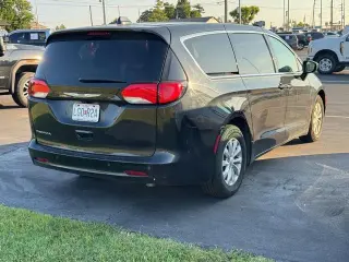 Chrysler Pacifica 2017 Touring Minivan 4dr