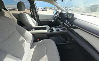 Toyota Sienna 2025 LE 8-Pasajeros 4dr Minivan