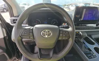 Toyota Sienna 2025 LE 8-Pasajeros 4dr Minivan