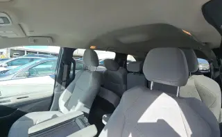 Toyota Sienna 2025 LE 8-Pasajeros 4dr Minivan