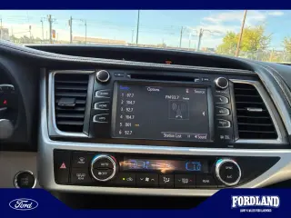 Toyota Highlander 2019 con tracción en las cuatro ruedas XLE 4dr SUV