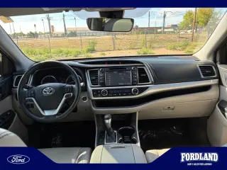 Toyota Highlander 2019 con tracción en las cuatro ruedas XLE 4dr SUV
