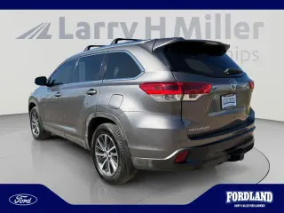 Toyota Highlander 2019 con tracción en las cuatro ruedas XLE 4dr SUV