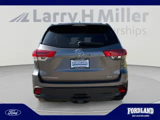 Toyota Highlander 2019 con tracción en las cuatro ruedas XLE 4dr SUV