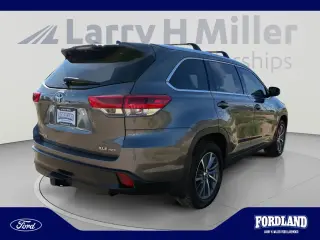 Toyota Highlander 2019 con tracción en las cuatro ruedas XLE 4dr SUV