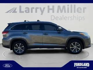 Toyota Highlander 2019 con tracción en las cuatro ruedas XLE 4dr SUV