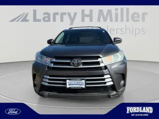 Toyota Highlander 2019 con tracción en las cuatro ruedas XLE 4dr SUV