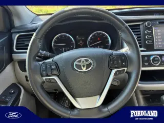 Toyota Highlander 2019 con tracción en las cuatro ruedas XLE 4dr SUV