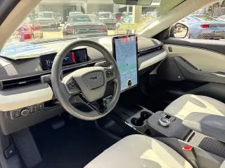 Ford Mustang Mach-E 2023 Premium SUV de 4 puertas