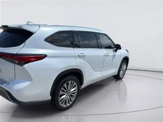 Toyota Highlander 2023 Platinum 4dr SUV