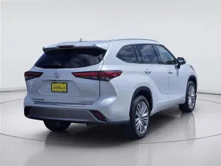 Toyota Highlander 2023 Platinum 4dr SUV