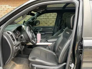 Ram 1500 2019 4x2 Laramie 4p Cab Camioneta de 5.6 ft. SB