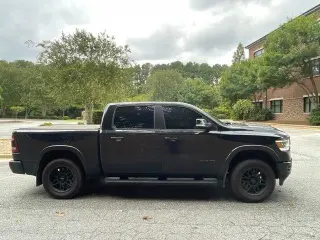 Ram 1500 2019 4x2 Laramie 4p Cab Camioneta de 5.6 ft. SB