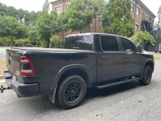 Ram 1500 2019 4x2 Laramie 4p Cab Camioneta de 5.6 ft. SB